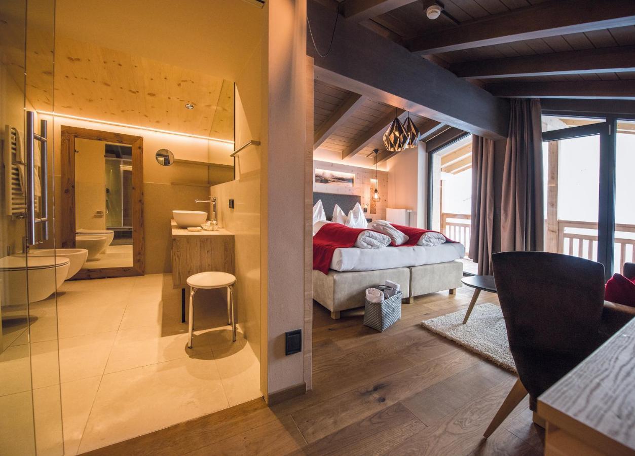 Hotel Goldknopf อัลเป ดิ ซิวซี ภายนอก รูปภาพ
