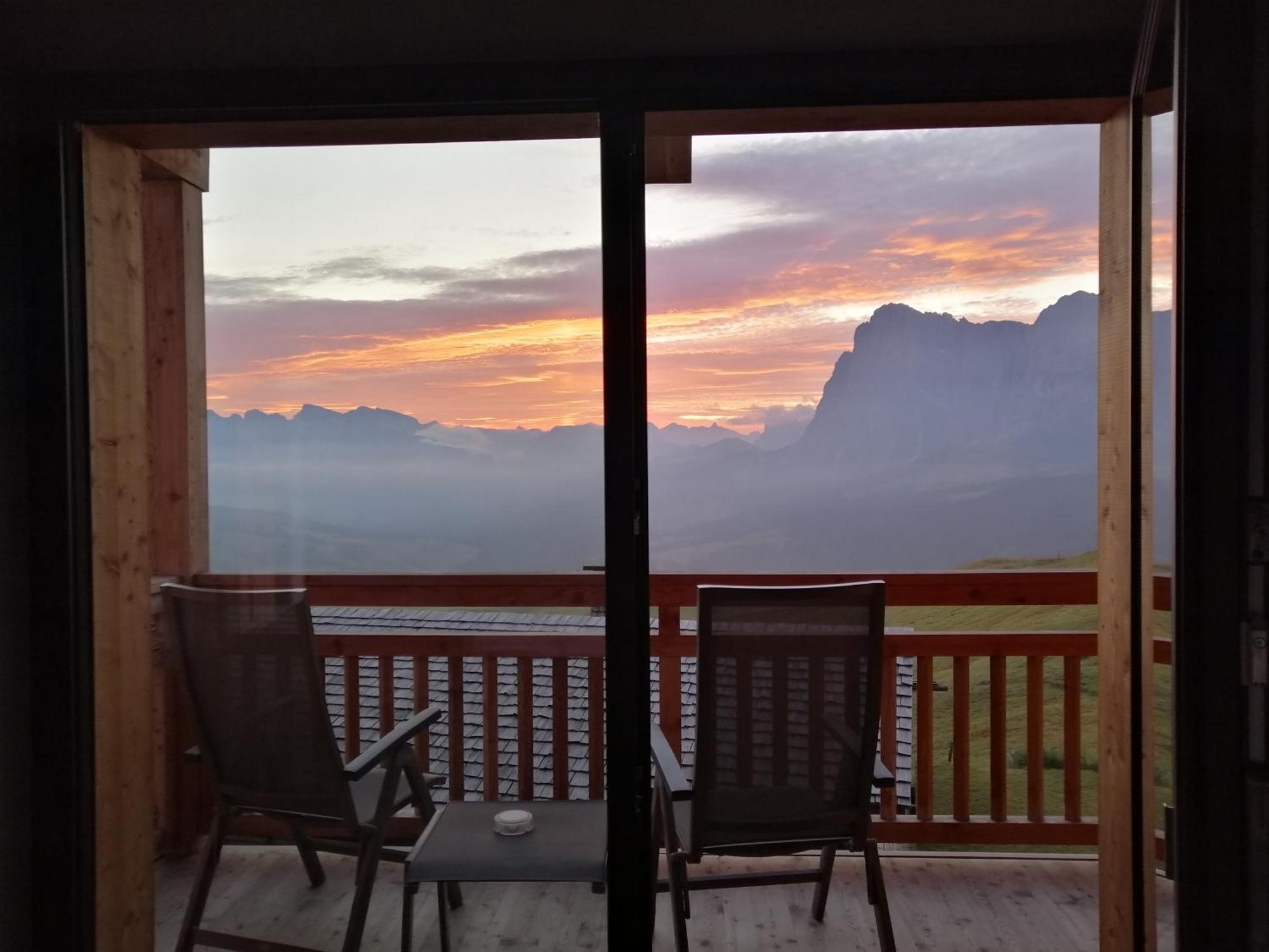 Hotel Goldknopf อัลเป ดิ ซิวซี ภายนอก รูปภาพ