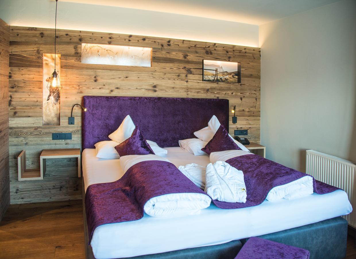 Hotel Goldknopf อัลเป ดิ ซิวซี ภายนอก รูปภาพ
