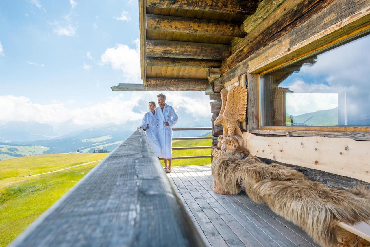 Hotel Goldknopf อัลเป ดิ ซิวซี ภายนอก รูปภาพ